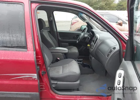 2004 Ford Escape Xlt from USA, damaged, VIN 1FMYU031X4DA16468